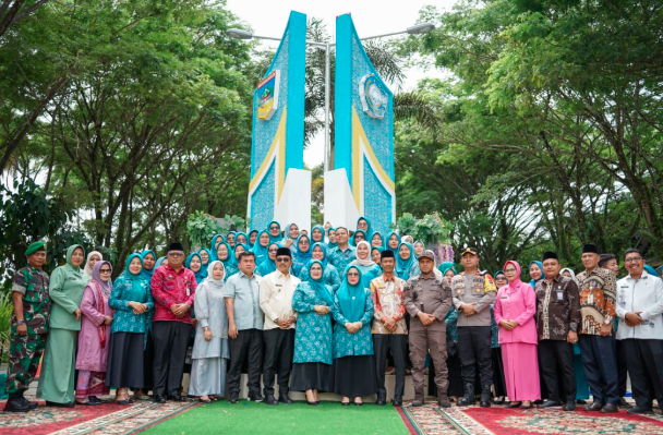 Tugu PKK Kabupaten Solok Selatan